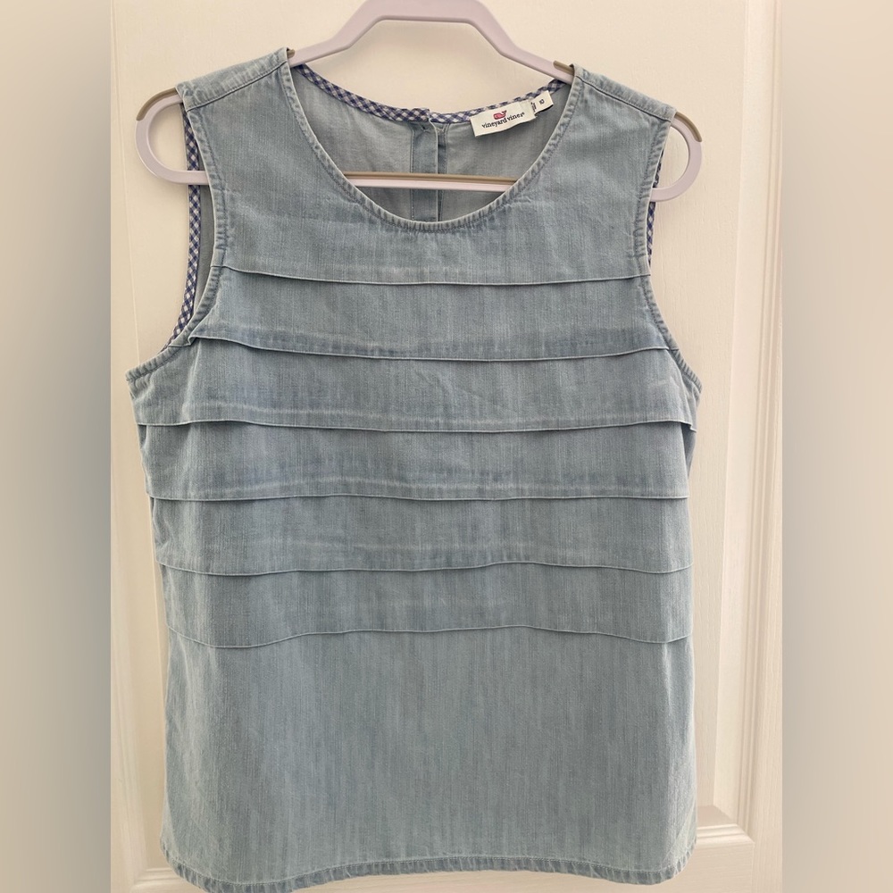 Vineyard Vines Chambray Pleated Top, size 10